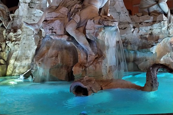 Walk the magic of Rome at night - Piazza Navona at night: the lively pause between classics